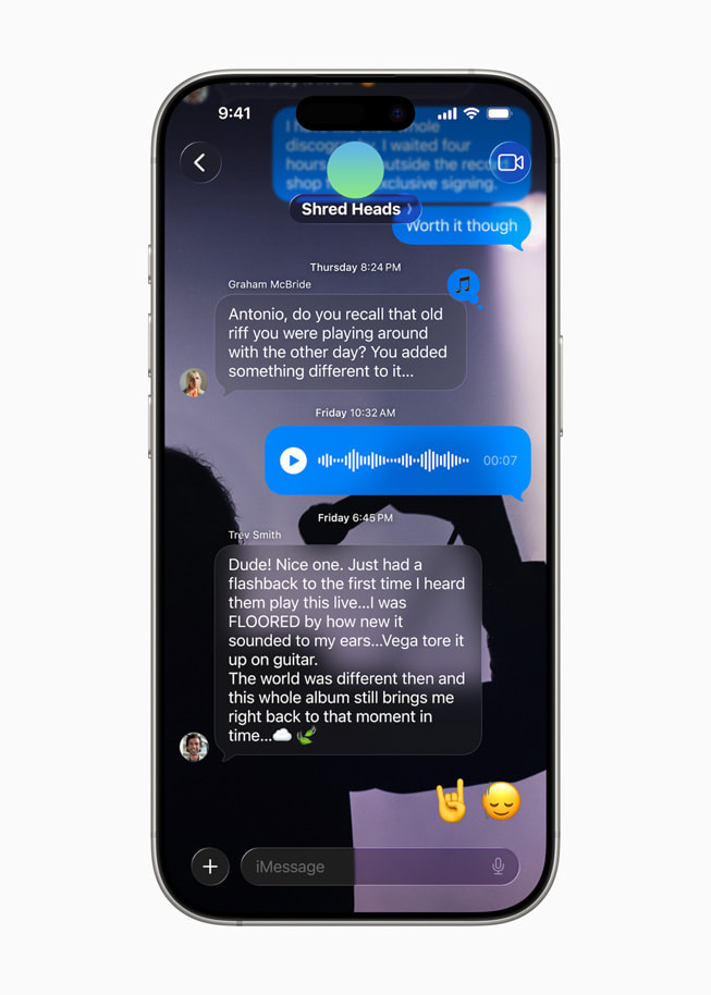 Apple-WWDC25-iOS-26-Messages-custom-photo-Background-250609_inline.jpg.large